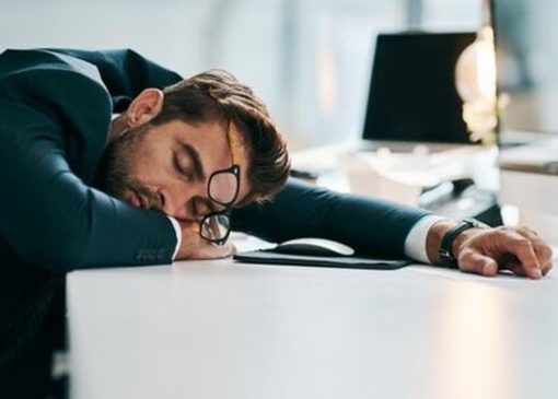 چرا برخی افراد همیشه خسته هستند یا احساس خستگی دارند؟