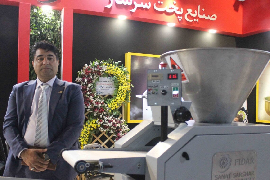 محمدهاشم سرشار در نمایشگاه بینالمللی صنعت غلات و آرد و نان: شرکت فیدار صنعت سرشار سازنده ماشین آلات پخت نان، شیرینی و تنورهای نانوایی در ایران محمدهاشم سرشار در نمایشگاه بینالمللی صنعت غلات و آرد و نان: شرکت فیدار صنعت سرشار سازنده ماشین آلات پخت نان، شیرینی و تنورهای نانوایی در ایران