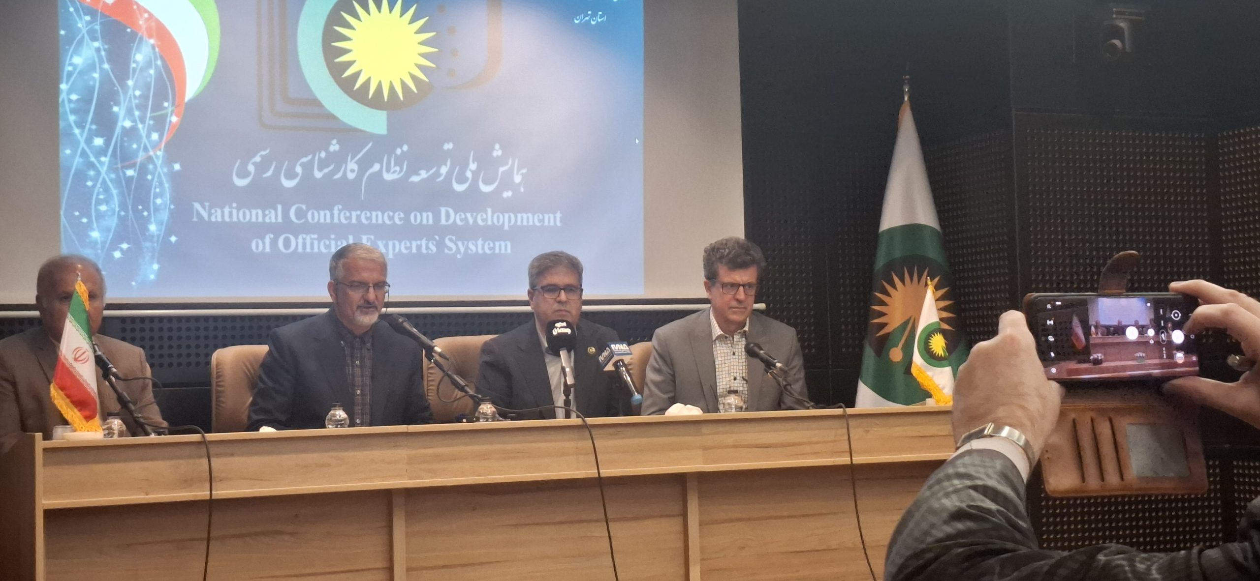 دکتر تیموری در نشست خبری همایش ملی توسعه نظام کارشناسی: کانون تهران بیش از ۳۷۰۰ کارشناس در ۷۵ رشته تخصصی دارد دکتر تیموری در نشست خبری همایش ملی توسعه نظام کارشناسی: کانون تهران بیش از ۳۷۰۰ کارشناس در ۷۵ رشته تخصصی دارد