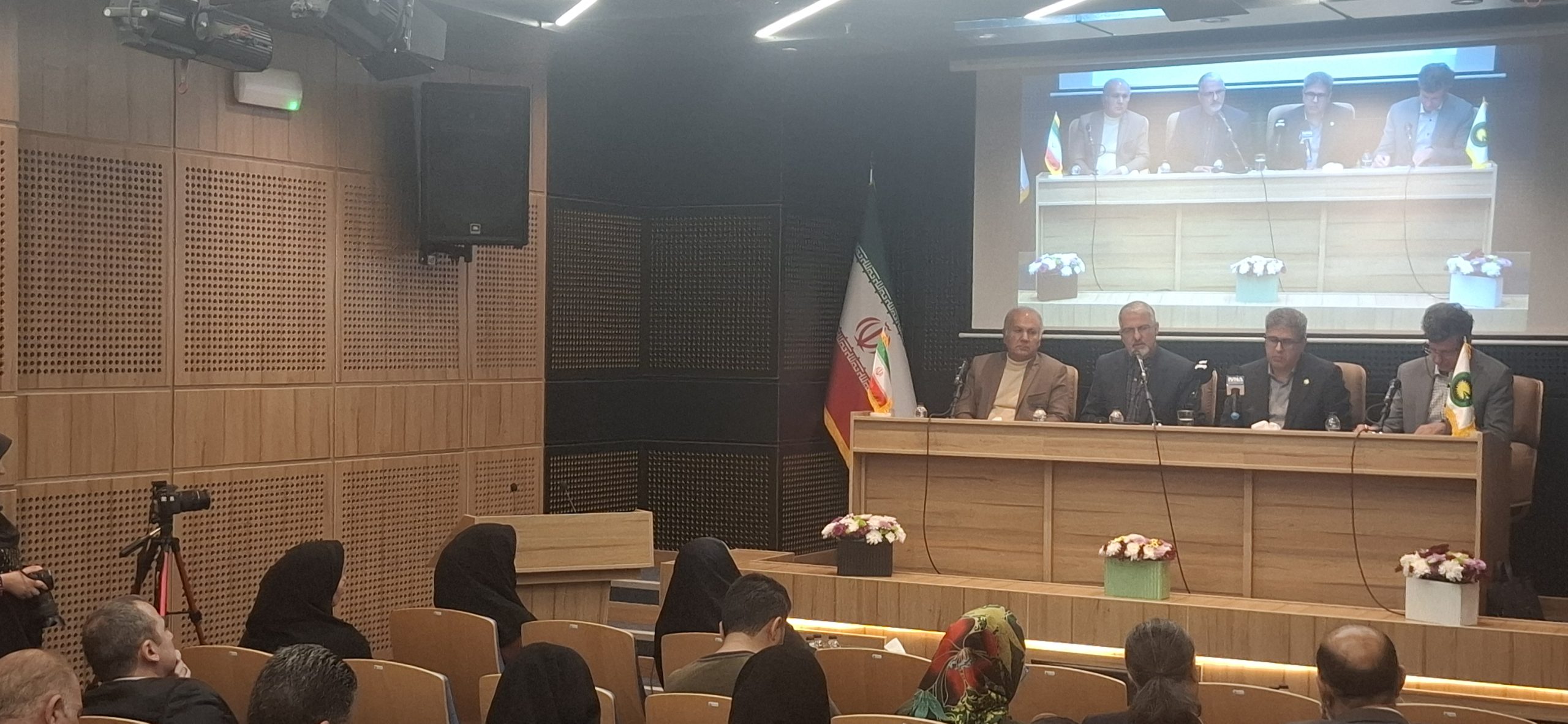 دکتر تیموری در نشست خبری همایش ملی توسعه نظام کارشناسی: کانون تهران بیش از ۳۷۰۰ کارشناس در ۷۵ رشته تخصصی دارد دکتر تیموری در نشست خبری همایش ملی توسعه نظام کارشناسی: کانون تهران بیش از ۳۷۰۰ کارشناس در ۷۵ رشته تخصصی دارد