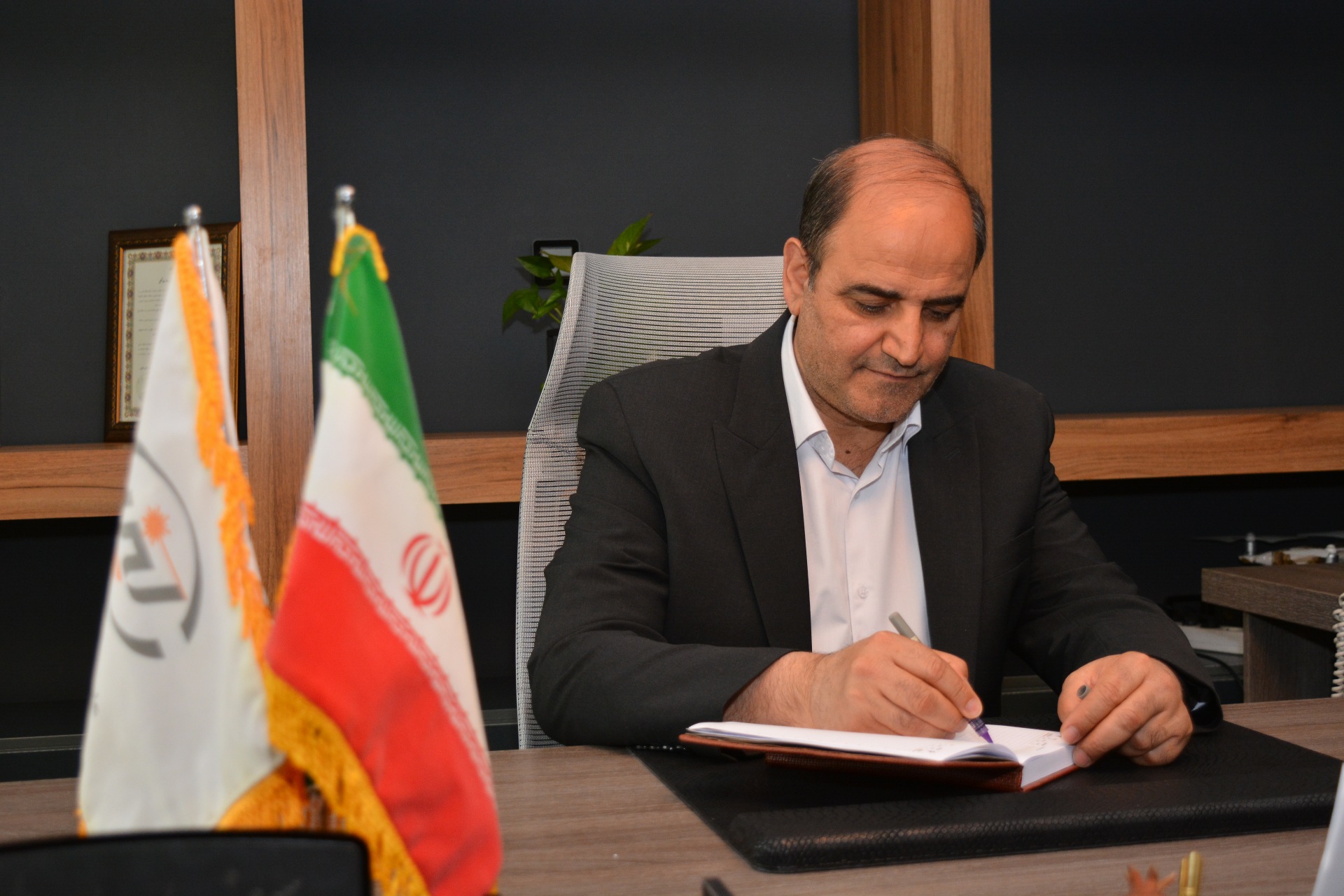 ششمین نمایشگاه لیزر، فوتونیک و کوانتوم ۲۲ تا ۲۵ دی در تهران برگزار می‌شود / ایران به جمع بازیگران اصلی فناوری لیزر در منطقه نزدیک می‌شود