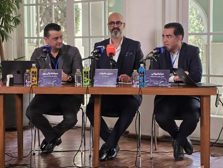کیهانی در نشست خبری رونمایی از اوزون کارت: سخت‌ترین کار در مارکتینگ، فروختن یک محصول جدید است