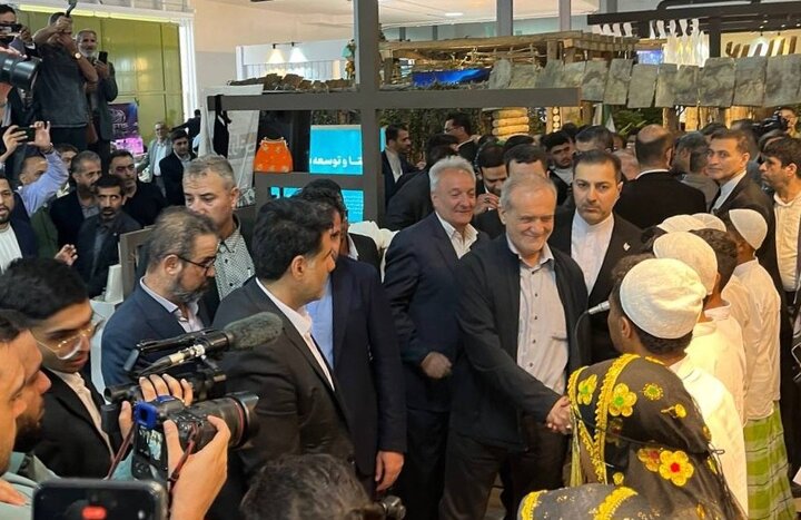 دکتر پزشکیان از نمایشگاه توانمندی‌های روستایی و عشایری ایران بازدید کردند