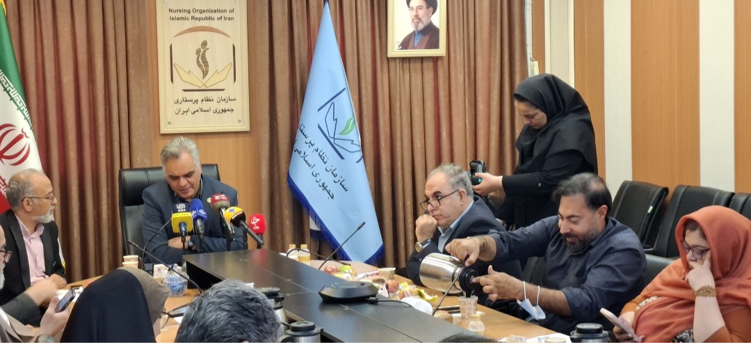 دکتر نجاتیان در نشست خبری به مناسبت روز پرستار: نظام سلامت به قدر کافی شفافیت مخصوصا در حوزه مالی ندارد