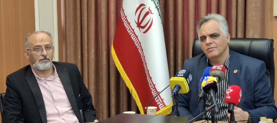 دکتر نجاتیان در نشست خبری به مناسبت روز پرستار: نظام سلامت به قدر کافی شفافیت مخصوصا در حوزه مالی ندارد